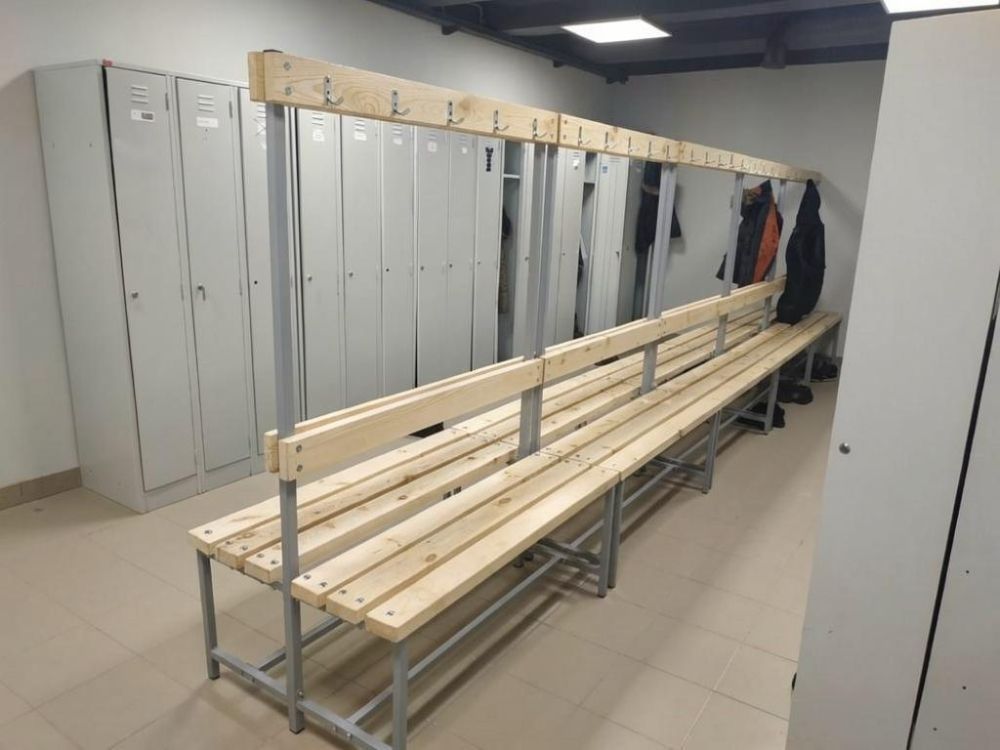 Скамейка с вешалкой для раздевалок двухсторонняя, 200 см цельная Pioner A17190