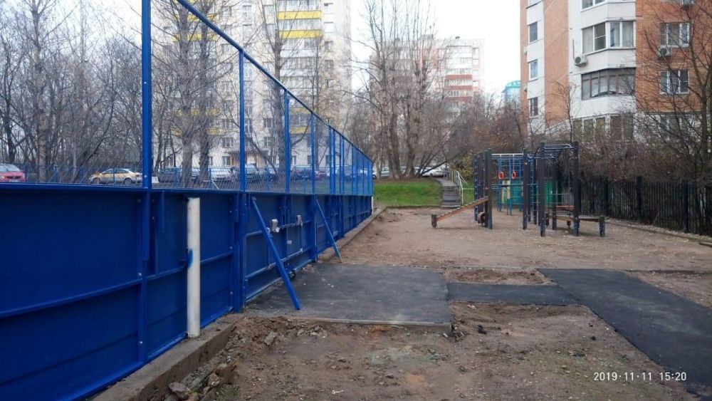 Хоккейная площадка 30х15 м стеклопластик 7 мм с ограждением по периметру Пионер А2509722