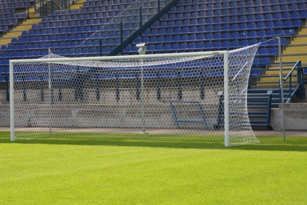Ворота футбольные 732х244 см алюминиевые FIFA бетонируемые в стаканы (пара)  Pioner A12586